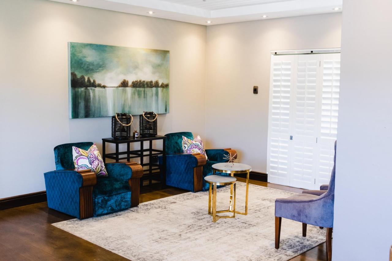 Tredenham Boutique Hotel Bloemfontein Exterior photo A living room with a sliding door