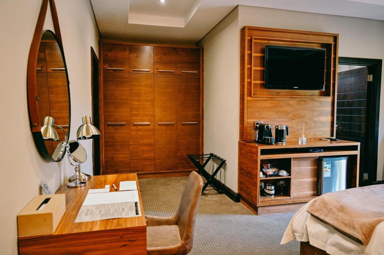Tredenham Boutique Hotel Bloemfontein Exterior photo A room at the Protea Hotel, Sandton