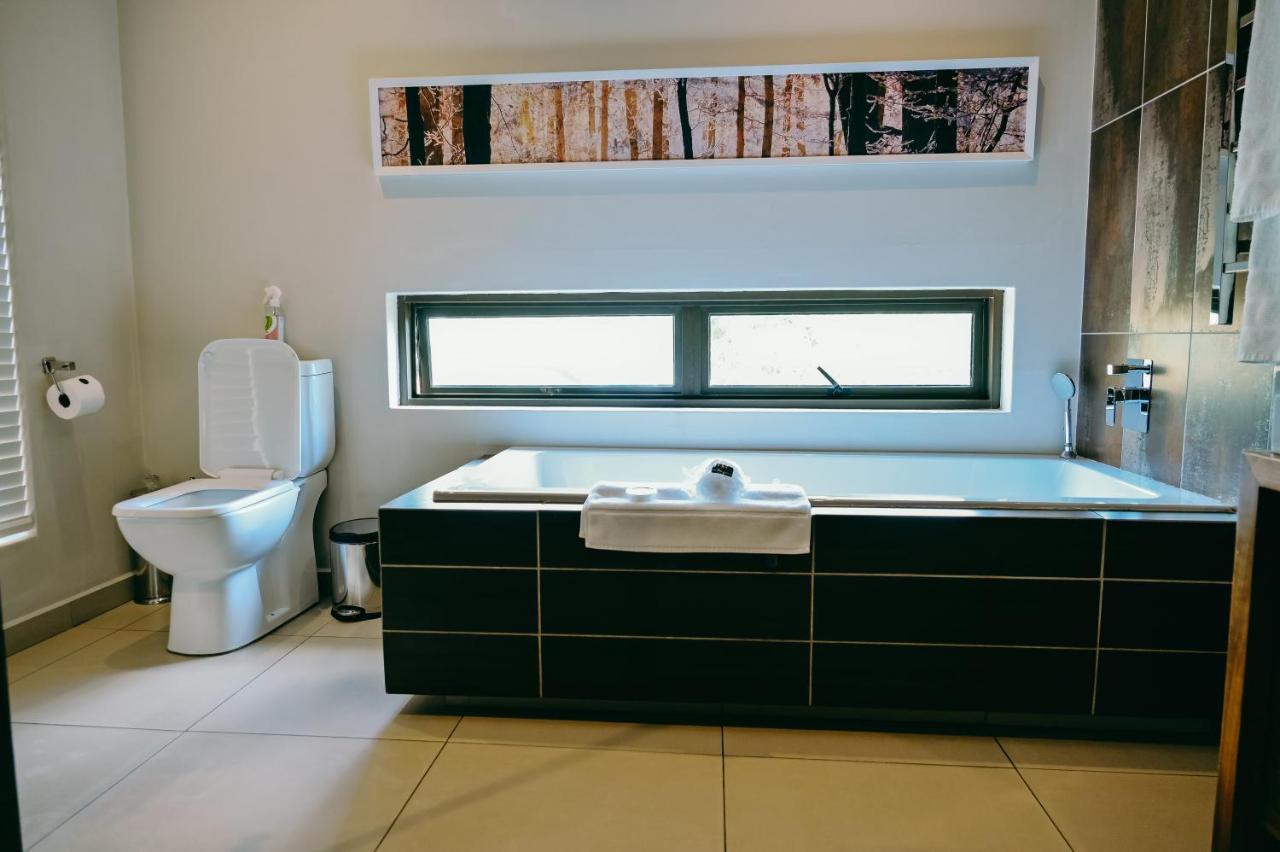 Tredenham Boutique Hotel Bloemfontein Exterior photo Bathroom