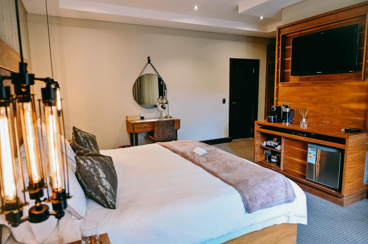 Tredenham Boutique Hotel Bloemfontein Exterior photo A room at the hotel