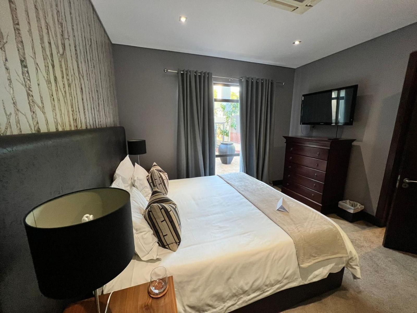 Tredenham Boutique Hotel Bloemfontein Exterior photo A bedroom at the hotel