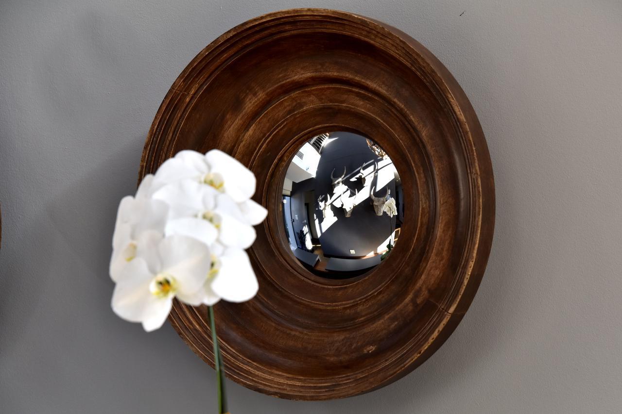 Tredenham Boutique Hotel Bloemfontein Exterior photo A convex mirror