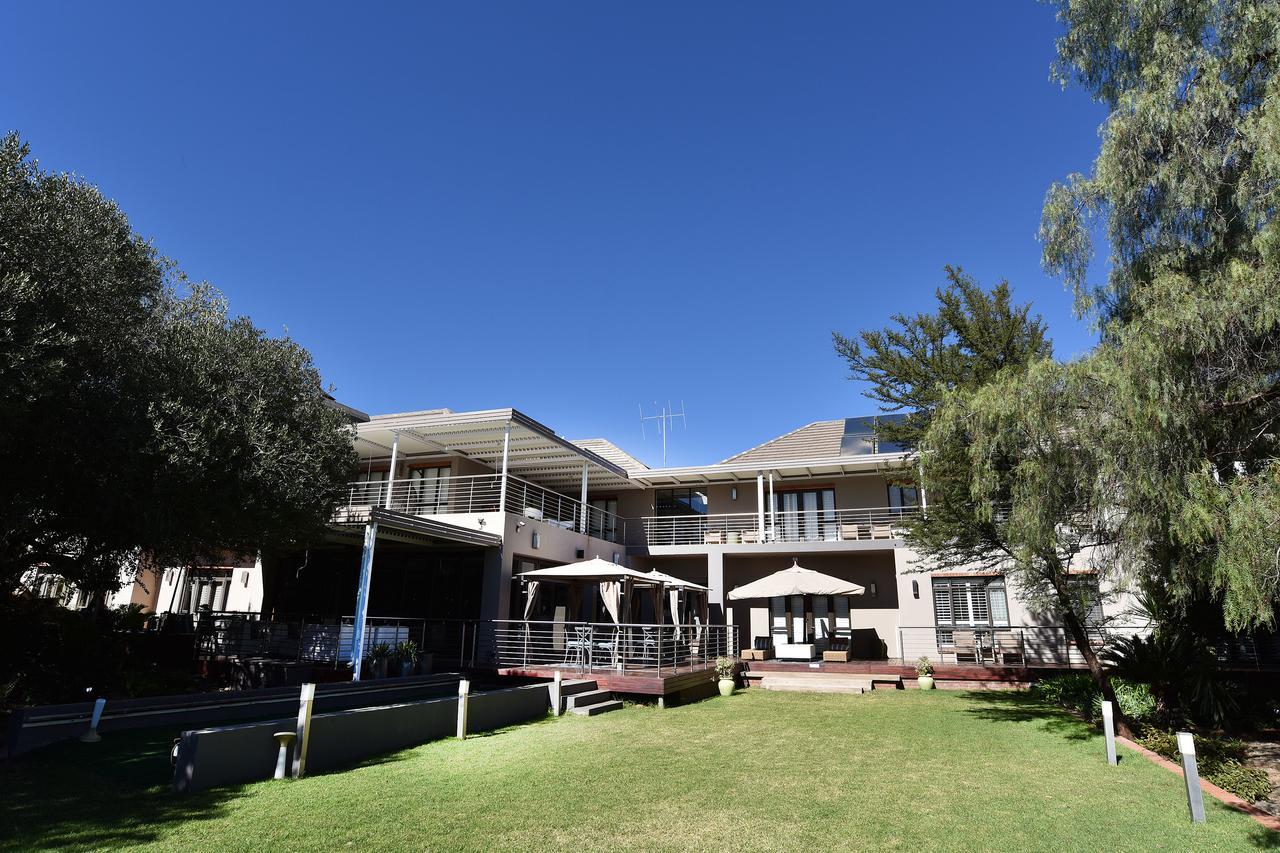 Tredenham Boutique Hotel Bloemfontein Exterior photo The hotel's courtyard